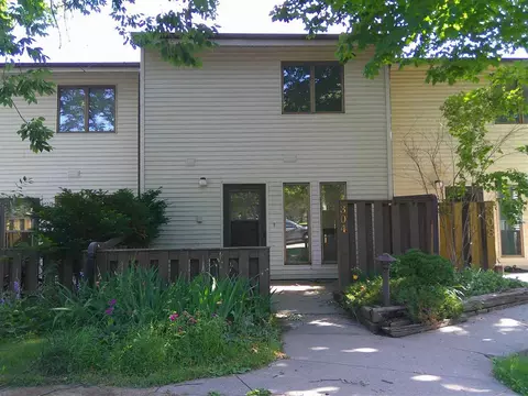 304 Samoa Ct, Iowa City, IA 52246