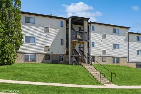 2620 Westwinds Dr, Iowa City, IA 52246