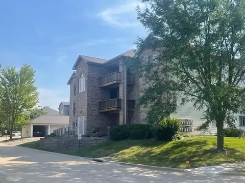 2873 Coral Ct, Coralville, IA 52241