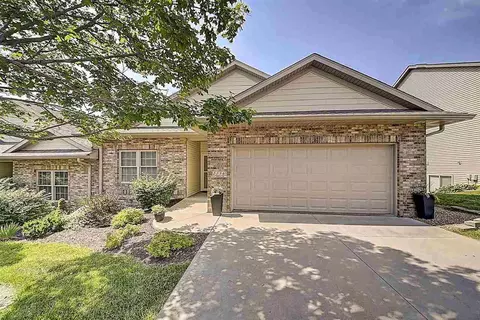 2136 Lindsay Ct, Coralville, IA 52241