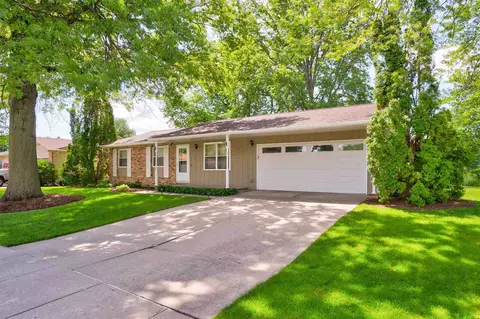 1921 Delwood Dr, Iowa City, IA 52240