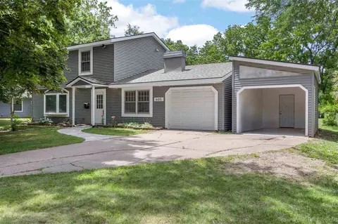 605 Granada Ct, Iowa City, IA 52246