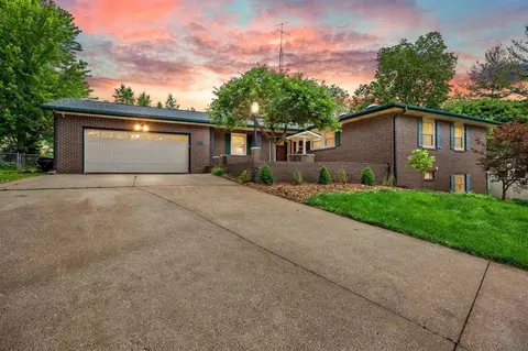 10 Wellesley Way, Iowa City, IA 52245