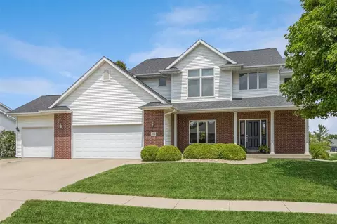 1016 Goldenrod Dr, Iowa City, IA 52246