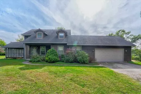 2928 Rustic Ridge Rd, Iowa City, IA 52240