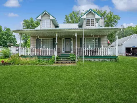 119 Grove St, Central City, IA 52214