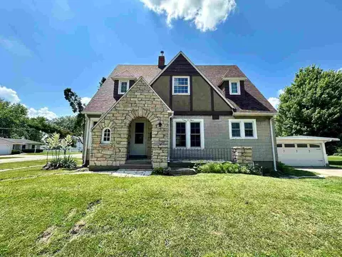 909 William Ave, Marengo, IA 52301