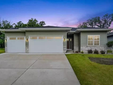 5518 Seminole Valley Trl NE, Cedar Rapids, IA 52411