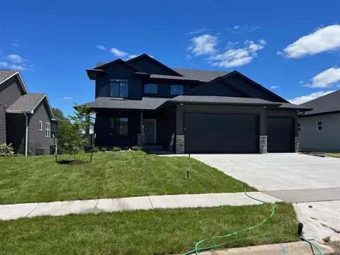 234 Colchester Dr, Iowa City, IA 52245