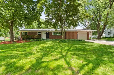 829 4th St, Kalona, IA 52247