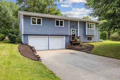 627 Holiday Rd, Coralville, IA 52241