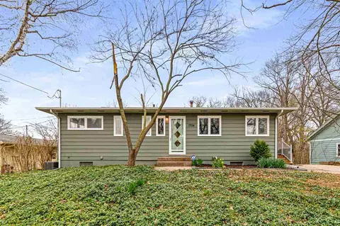 1704 Ridge Rd, Iowa City, IA 52245