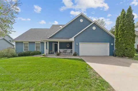 1107 Pheasant Valley St, Iowa City, IA 52246