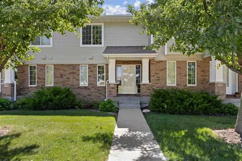 238 Broadmoor Ln, Iowa City, IA 52245