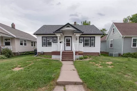1609 J Ave NE, Cedar Rapids, IA 52402
