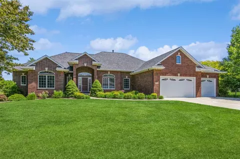 1008 Highland Park Cir, Coralville, IA 52241