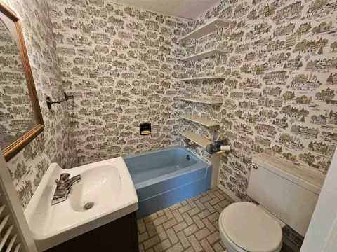 602 E Harrison St, Washington, IA 52353 photo 9