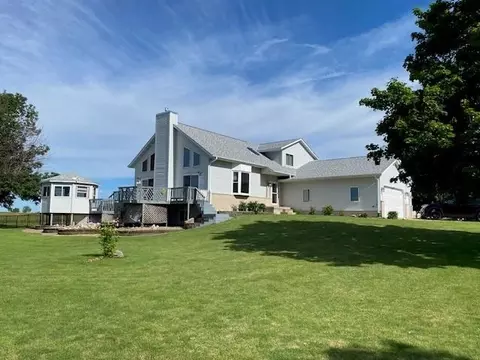 560 C Ave W, Walford, IA 52351