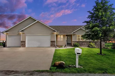 1560 Cedar Bnd, Palo, IA 52324