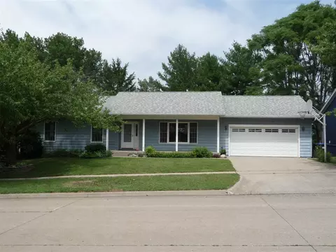 1154 Duck Creek Dr, Iowa City, IA 52246