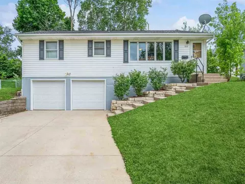 3317 Sue Ln NW, Cedar Rapids, IA 52405