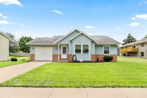 130 Prairie Ridge Ct, North Liberty, IA 52317
