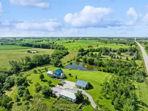 2704 M Ave, Williamsburg, IA 52361