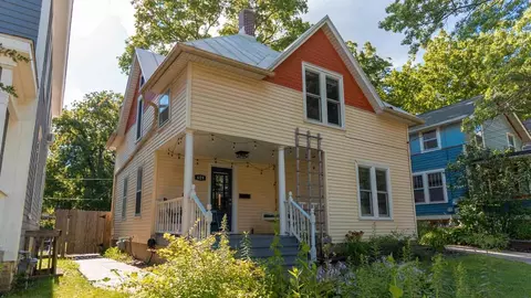 619 N Johnson St, Iowa City, IA 52245