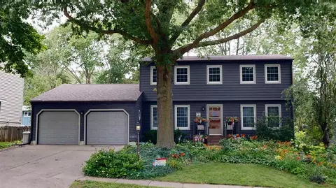 40 Penfro Dr, Iowa City, IA 52246