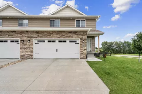 900 Creekside Dr, Tiffin, IA 52340