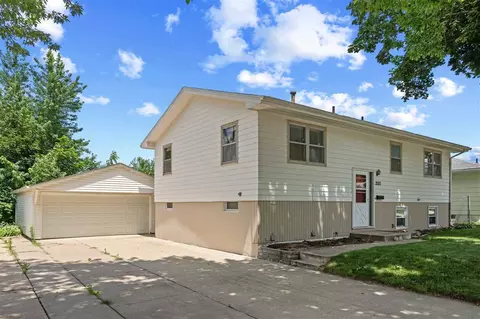 2520 22nd Ave, Marion, IA 52302