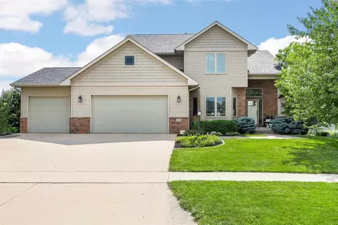 735 Yorkshire St, North Liberty, IA 52317