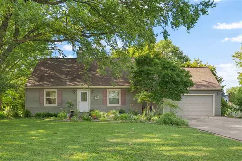 4042 Kessler Dr SW, Iowa City, IA 52246