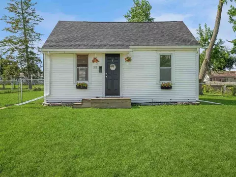 819 NE 36th St, Cedar Rapids, IA 52402
