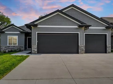 922 Beck Ct, Solon, IA 52333