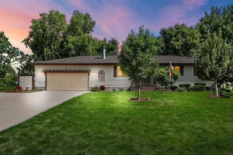 120 Brougham Rd, Robins, IA 52328