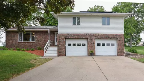 232 N Knoll Rdg, North English, IA 52316