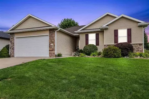1540 Silver Maple Trl, North Liberty, IA 52317