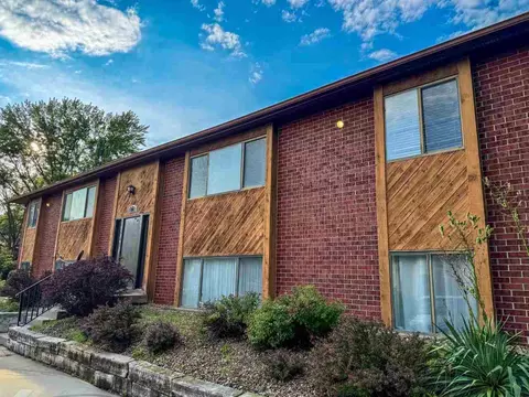 68 Oberlin St, Iowa City, IA 52245