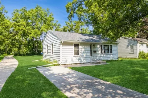 731 3rd Ave, Iowa City, IA 52245