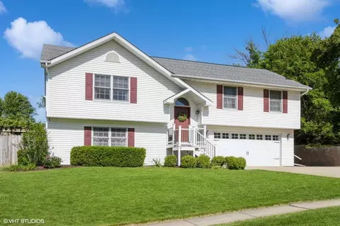 2024 Lynncrest Dr, Coralville, IA 52241