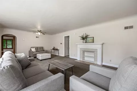 1265 Hazel Dr NE, Cedar Rapids, IA 52402 photo 4