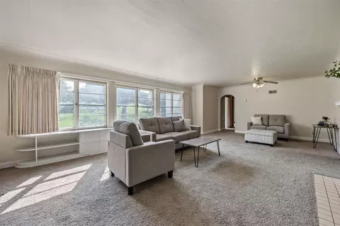1265 Hazel Dr NE, Cedar Rapids, IA 52402 photo 3