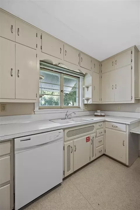 1265 Hazel Dr NE, Cedar Rapids, IA 52402 photo 12