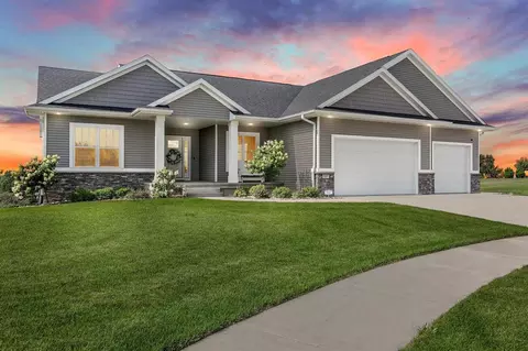 5137 Scenic View Ct SW, Cedar Rapids, IA 52404