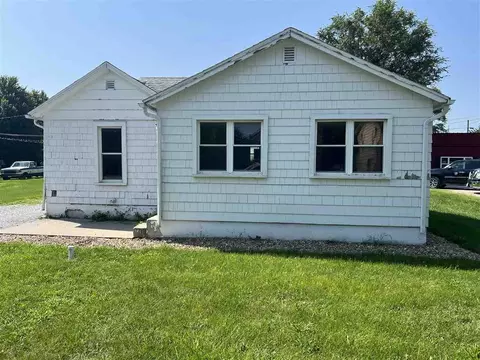 536 E Adams St, Marengo, IA 52301