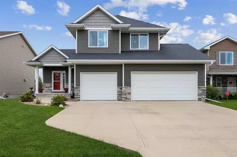 1003 Crescent View Dr NE, Cedar Rapids, IA 52402