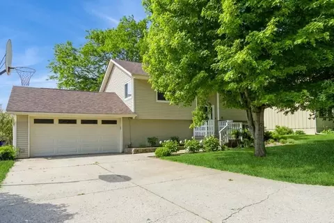563 N Oliphant St, West Branch, IA 52358