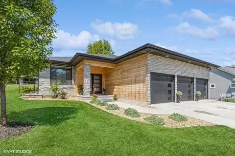 1502 Brown Deer Rd, Coralville, IA 52241