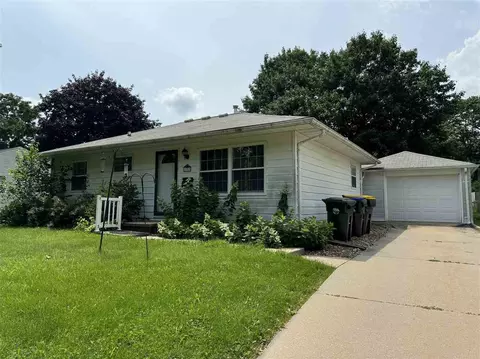1307 Pine St, Iowa City, IA 52240